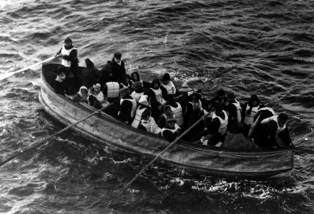 Titanic_lifeboat GREY 120dpi.jpg